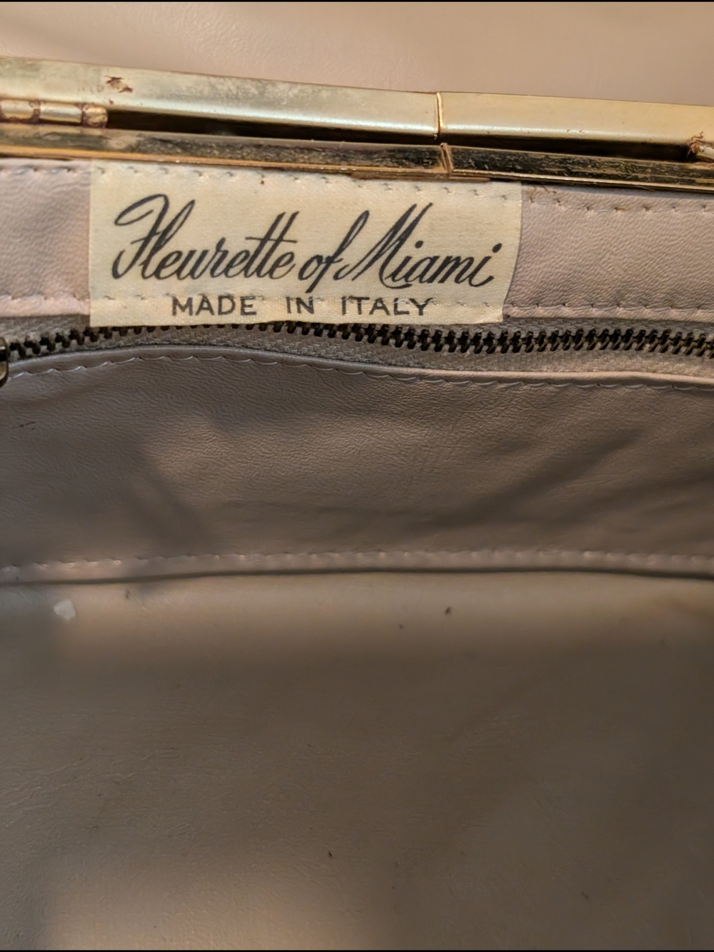 Vintage Beige Leather Shoulder Bag with Zip Pocket - Picture 14 of 15